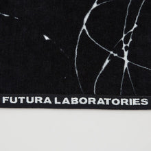 Cargar imagen en el visor de la galería, Toalla Futura Laboratories x Uniqlo UT Black
